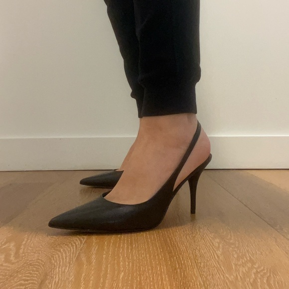 Gently worn Calvin Klein Cinola pump Retails for $109 size 9.5 party perfect - Picture 3 of 11